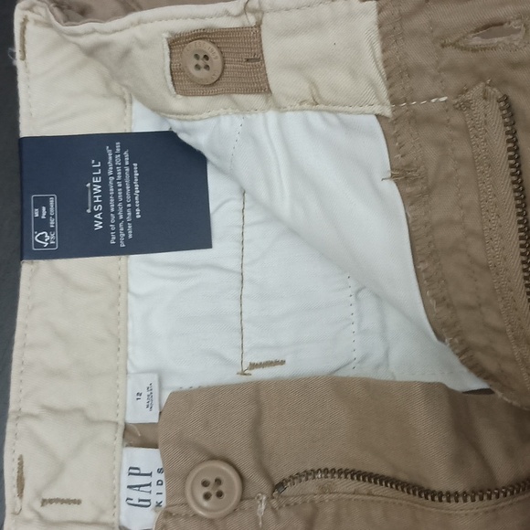 GAP 2 Pair of Boy's Straight-Fit Stretch Khaki Uniform Pants - Picture 5 of 10